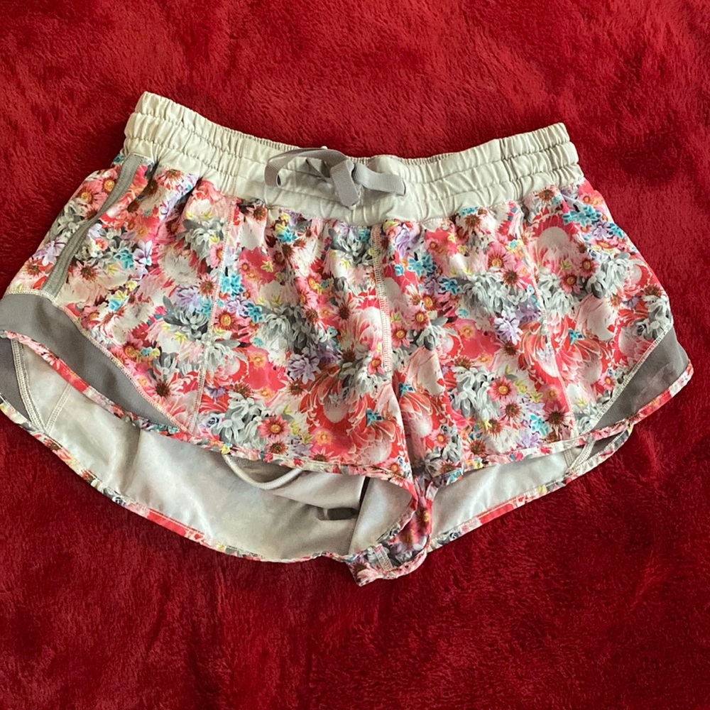 Floral lululemon ‘hotty totty’ shorts